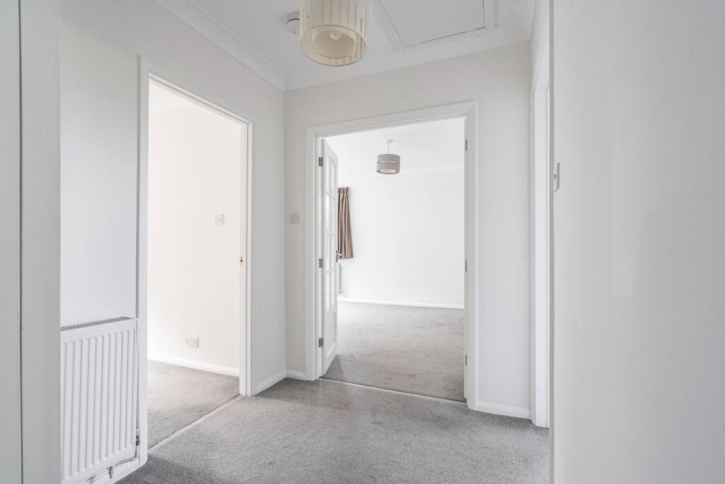 Apartment in Mole Valley, Surrey - View 4