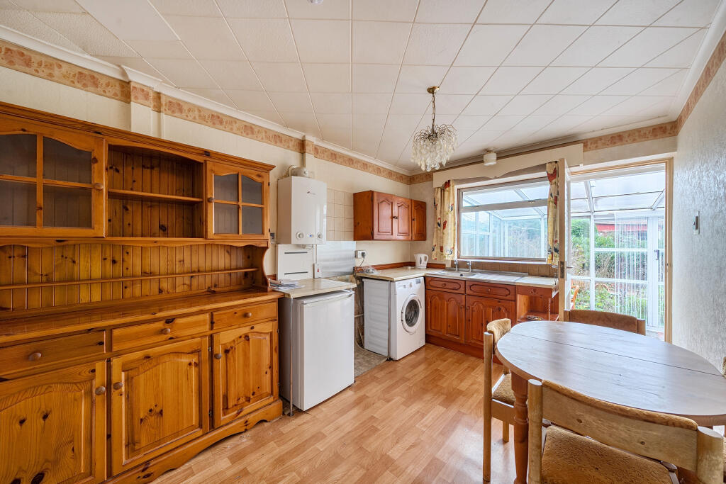 Dart Avenue, Haydon Wick, Swindon, SN25 photo 2