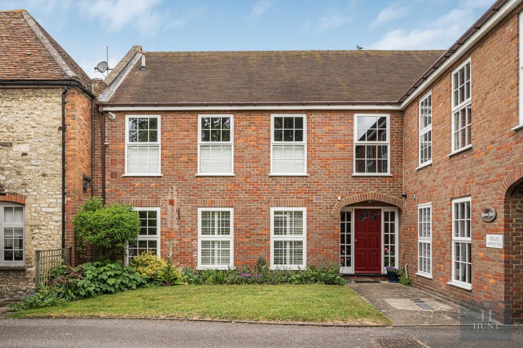 Main image of property: Belmont Mews, Upper High Street, Thame, Oxfordshire, OX9