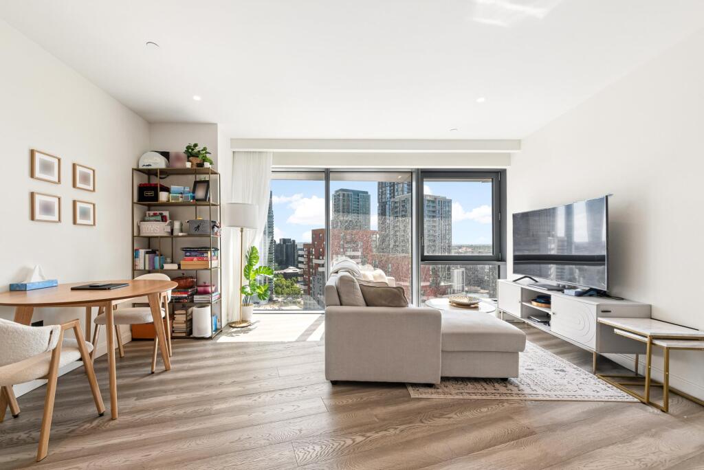 Main image of property: Aspen, 50 Marsh Wal, E22