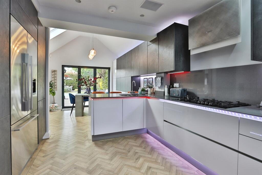 Apsley Crescent, Poole photo 4