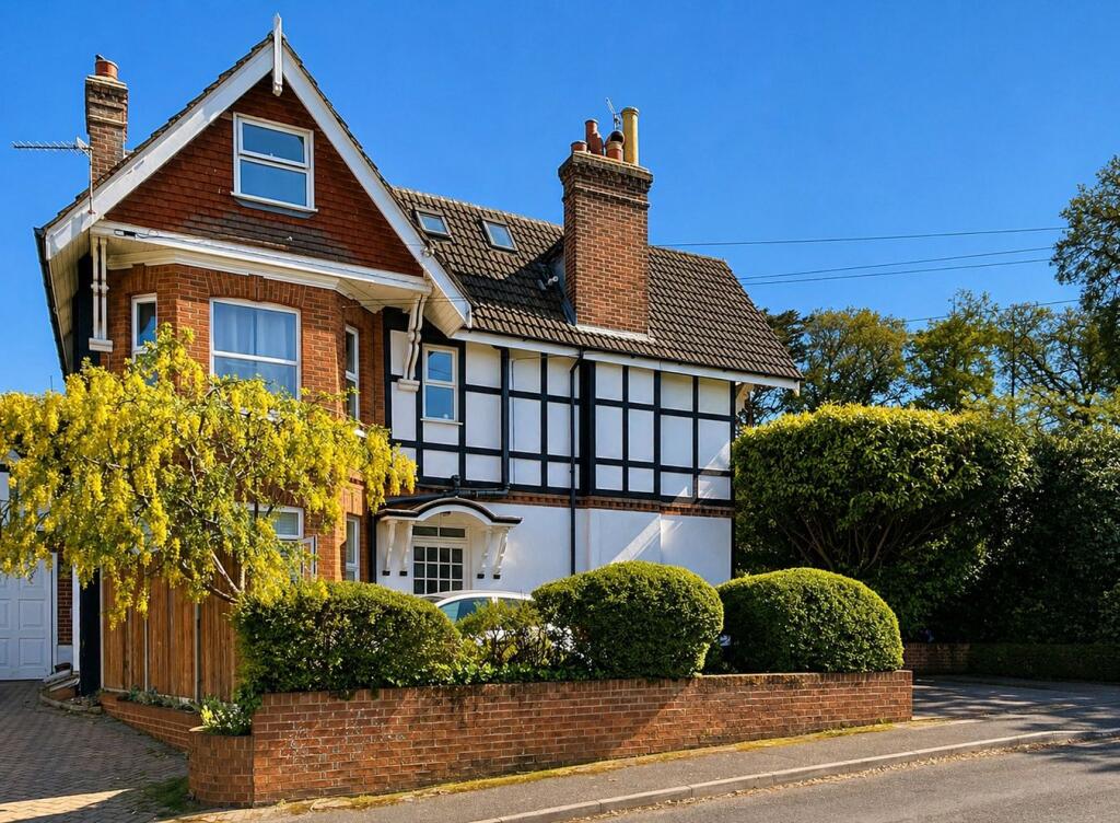 Main image of property: Windsor Lodge 2 Earle Road, Alum Chine, BH4