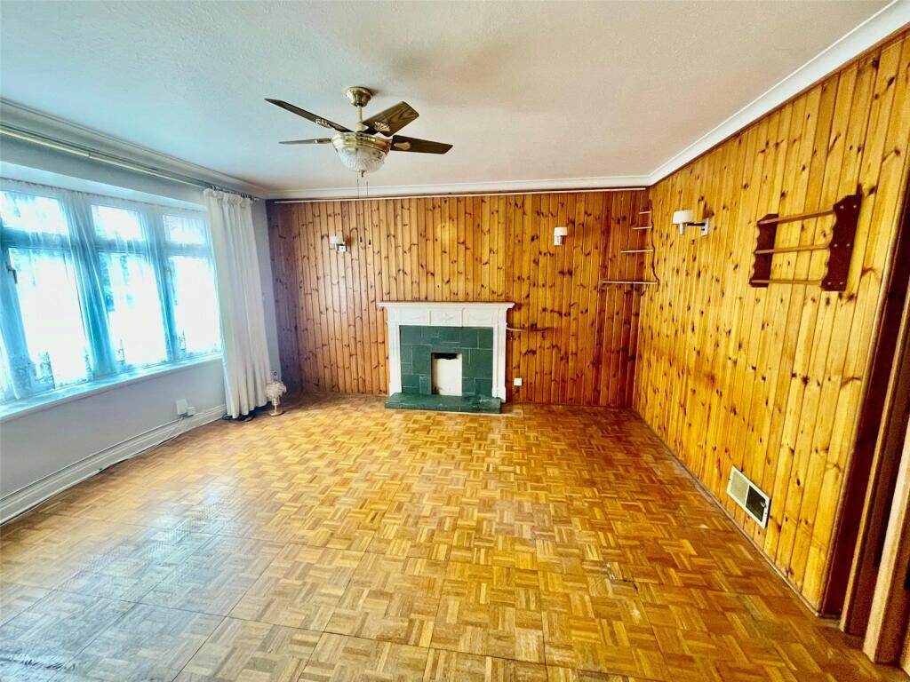 House in Dartford - More