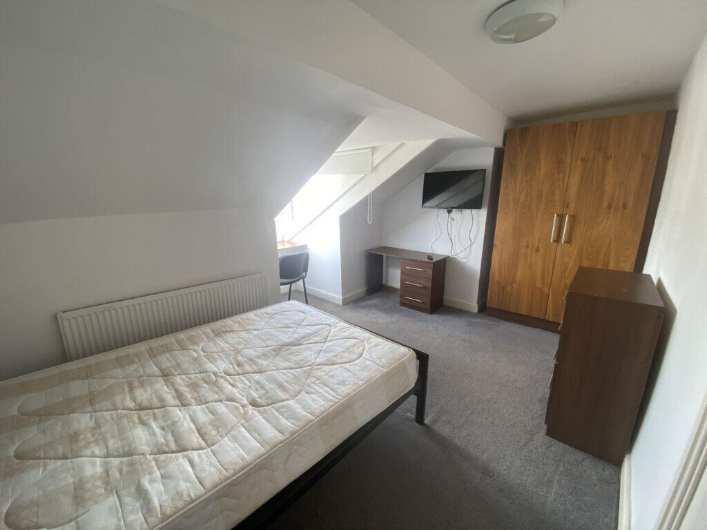 6 bedroom terraced house for rent