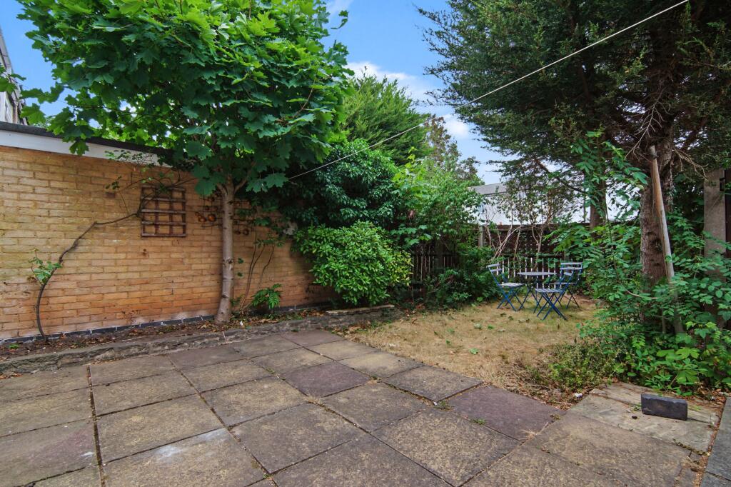 Jim Forrest Close, Coventry, CV3 photo 4