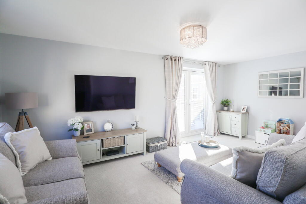 Rutherford Close, Calne photo 2