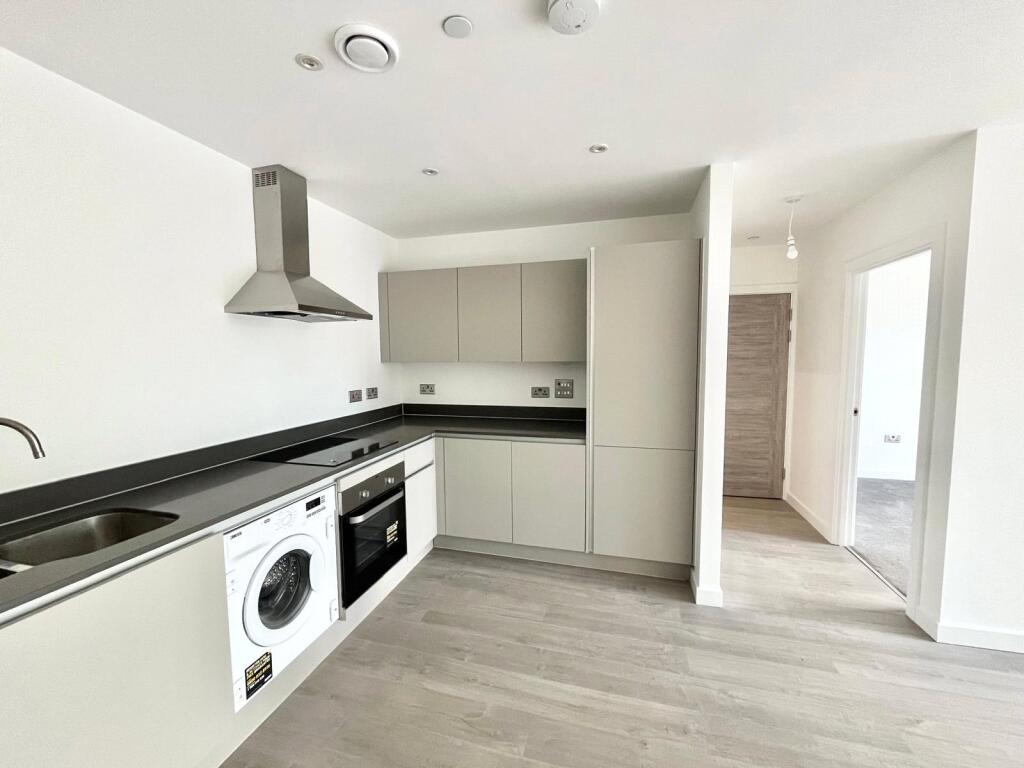 Buckingham Road, Bletchley, Milton Keynes, Buckinghamshire, MK3 photo 2