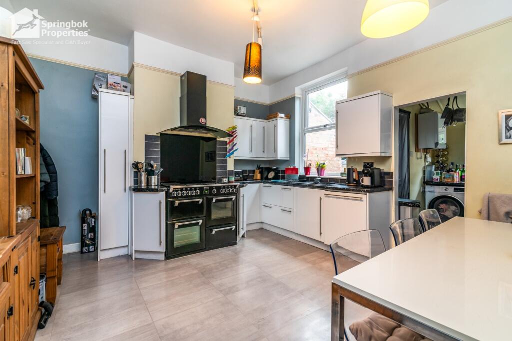 House in Nottingham, Nottinghamshire - More