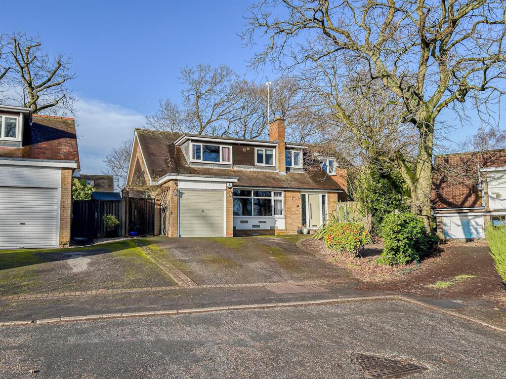 Main image of property: Lea Close, Ravenshead, Nottingham