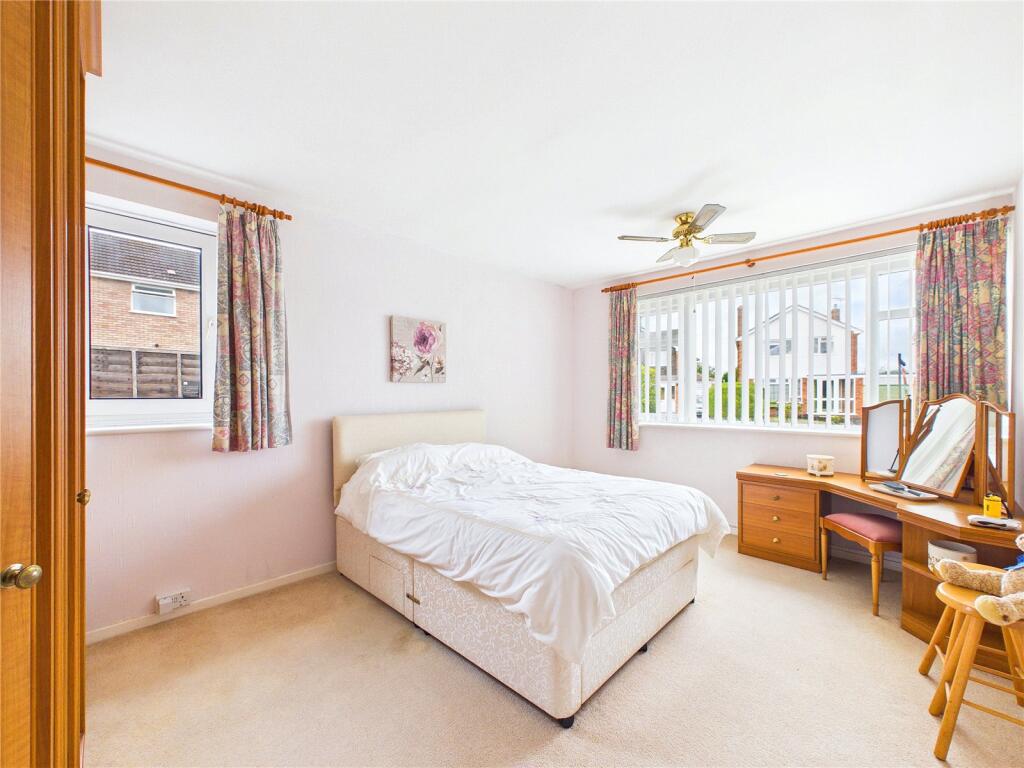 House in Worcester - View 5