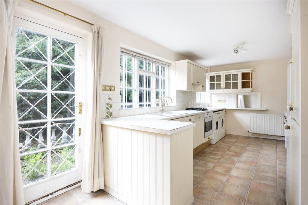 Camelot Close, Wimbledon, London, SW19 photo 2