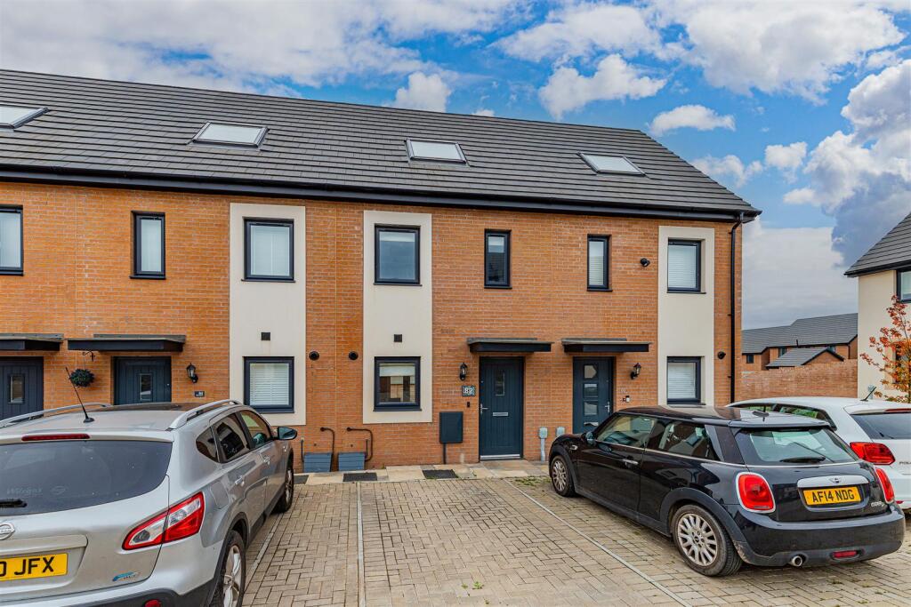 3-bed terraced on Gwern Gwynfael, Capel Llanilltern, Cardiff, £290,000