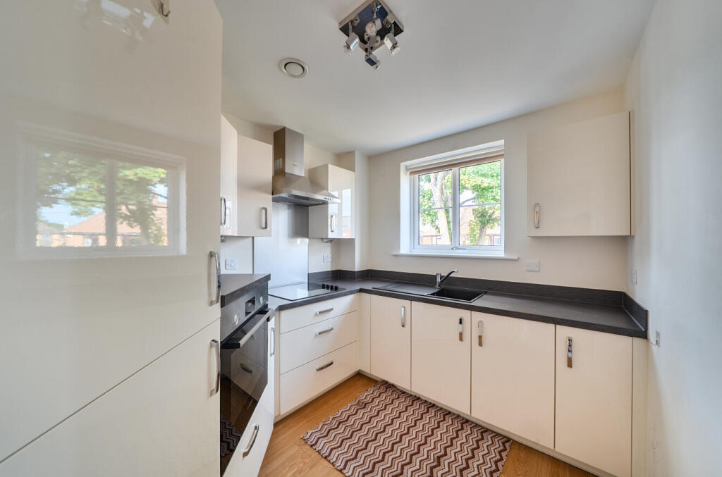 Apartment in Southampton - View 5