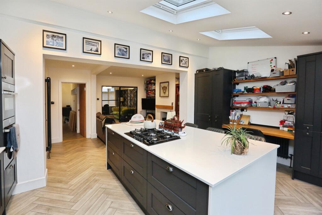Village Road, Gosport photo 3