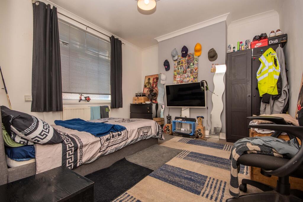 House in Kettering, Avondale - More