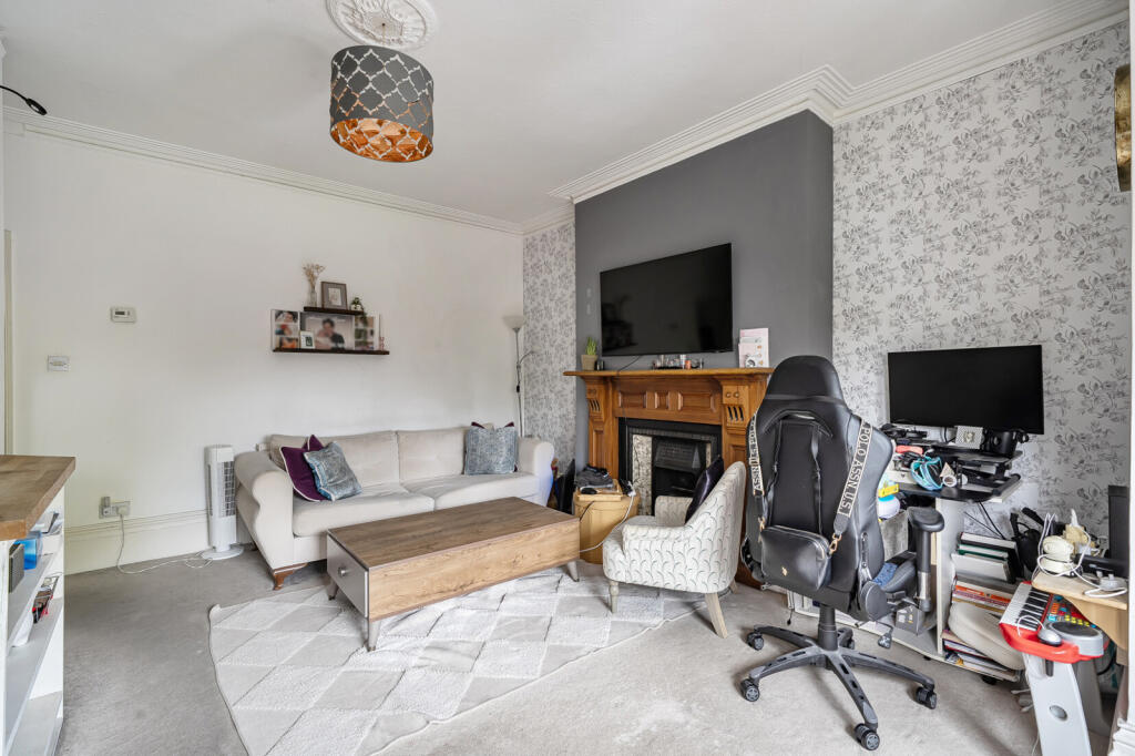 Apartment in Reading - View 4