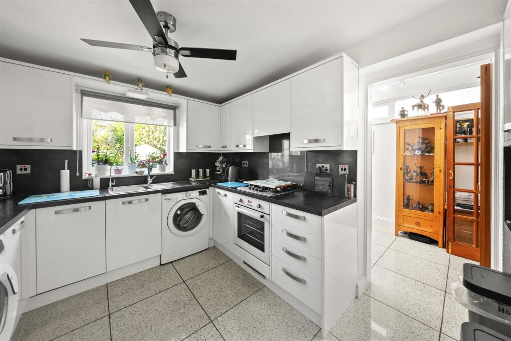 Nelson Close, Uxbridge photo 3