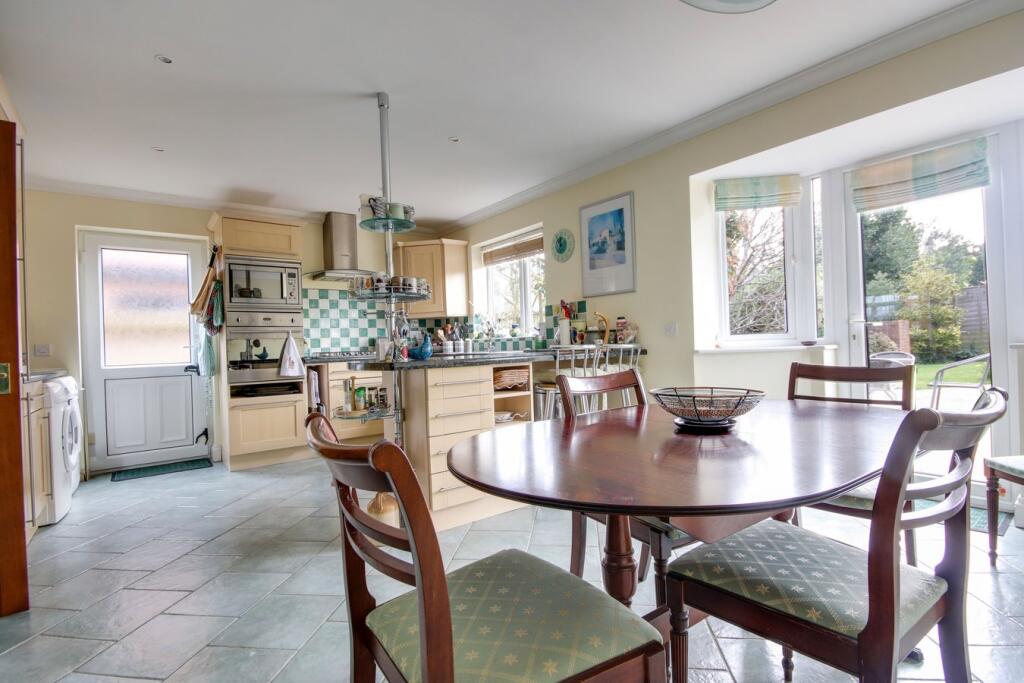Shrubbs Avenue, Lymington, SO41 photo 4