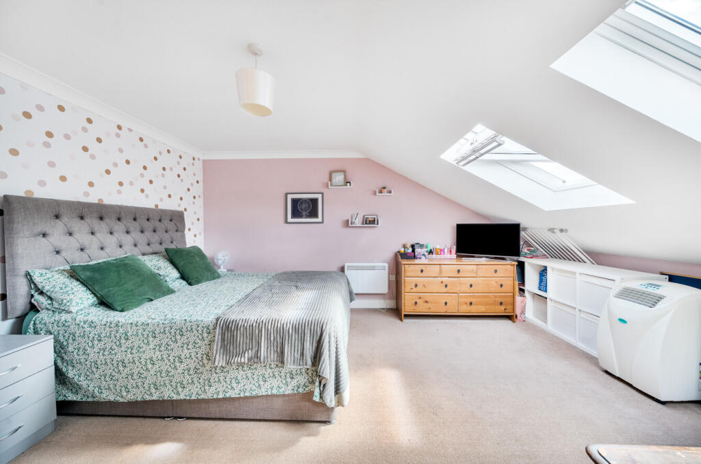 Apartment in Guildford - View 4