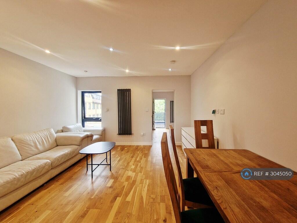 Apartment in Croydon - More
