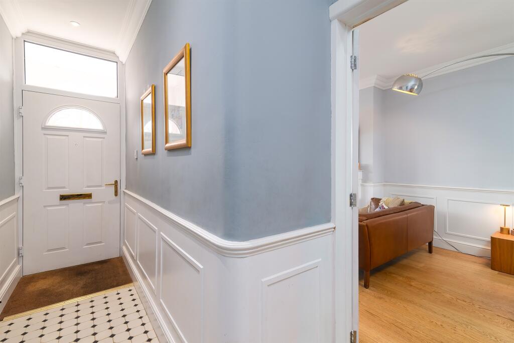 House in Maldon - More