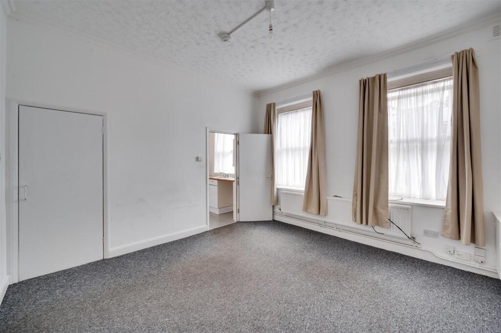 Apartment in London - View 4