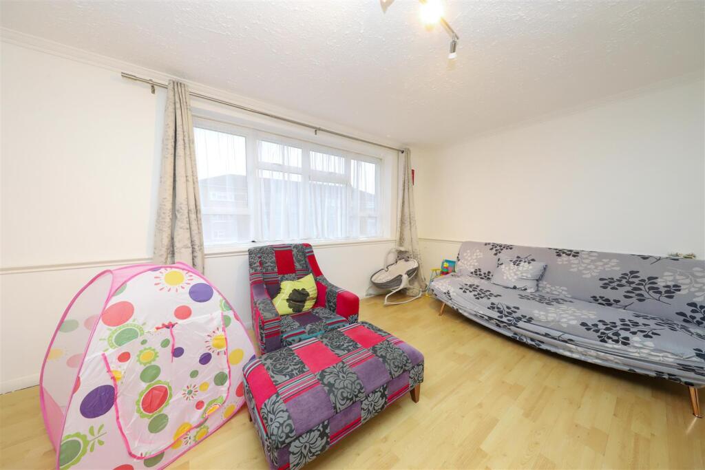 Byron Way, West Drayton photo 2