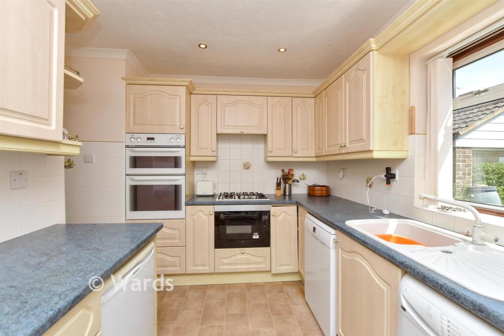 Arthur Salmon Close, Faversham, Kent photo 4
