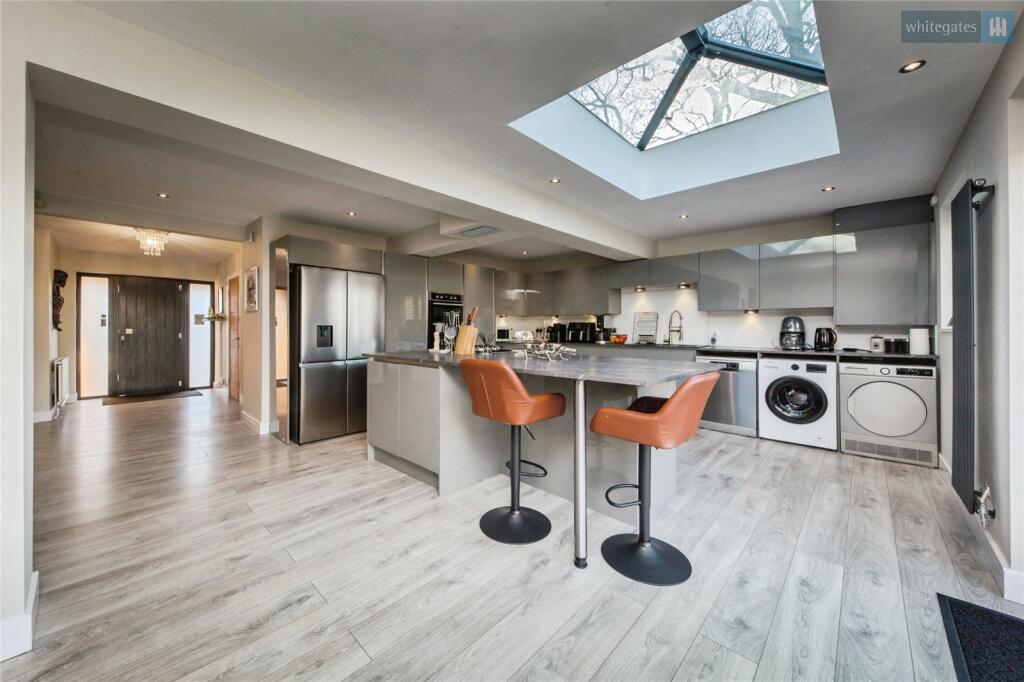 3 bed detached - Nevis Drive, Crewe, Cheshire, CW2 image 3