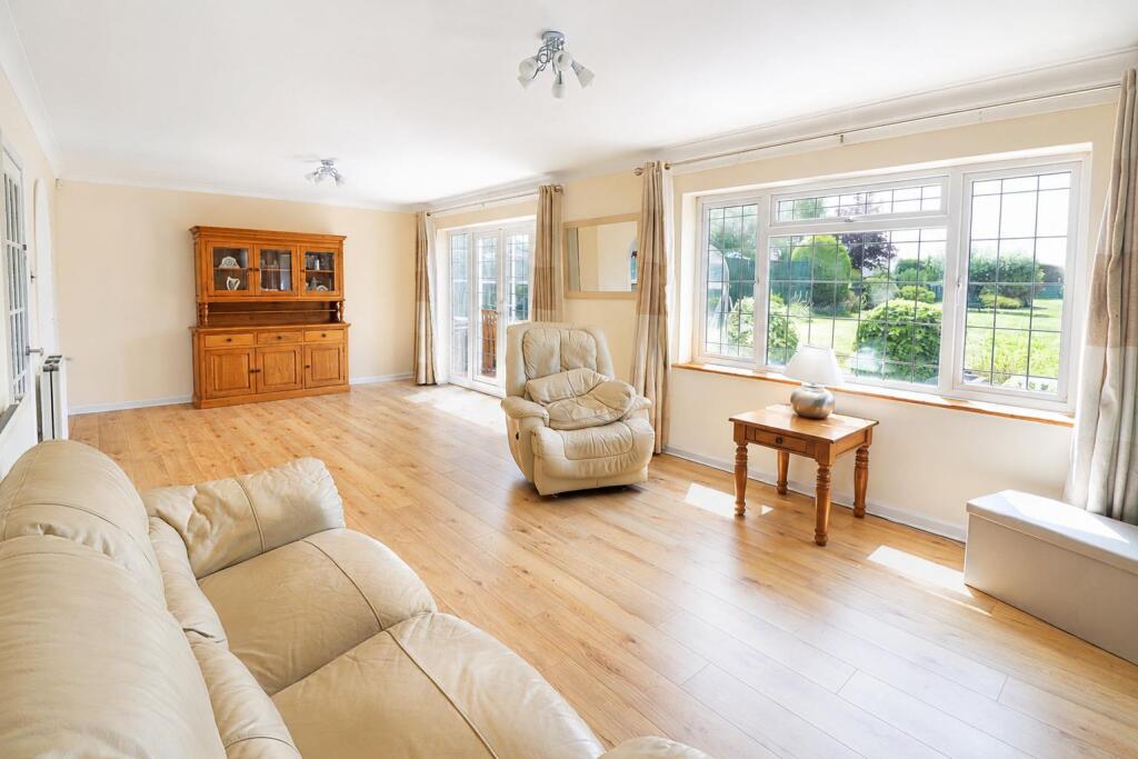 House in Irthlingborough, Crow Hill - View 4