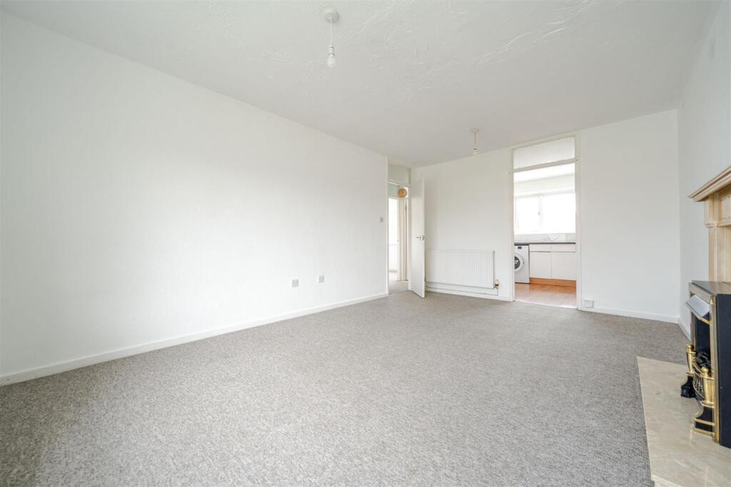 Minsmere Road, Keynsham, Bristol photo 3