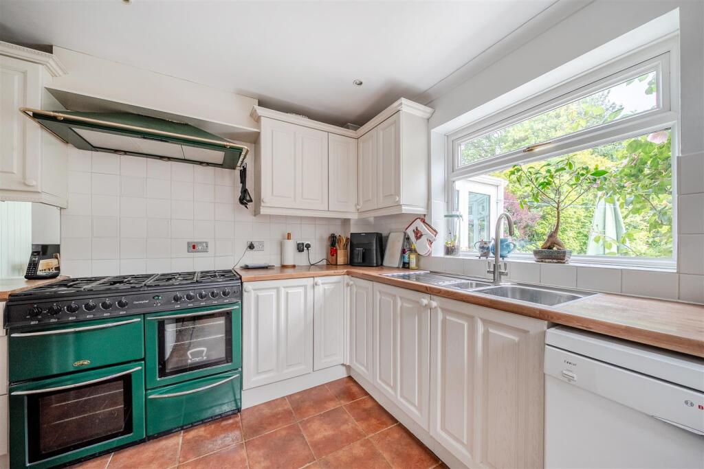 House in Berkshire, Wokingham Without - View 6