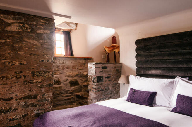331014 - bedroomaikwoodanother.jpg