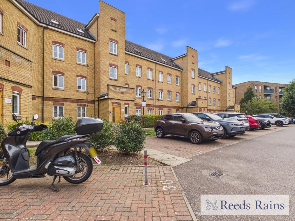 Apartment in London, Ardleigh Green - View 5