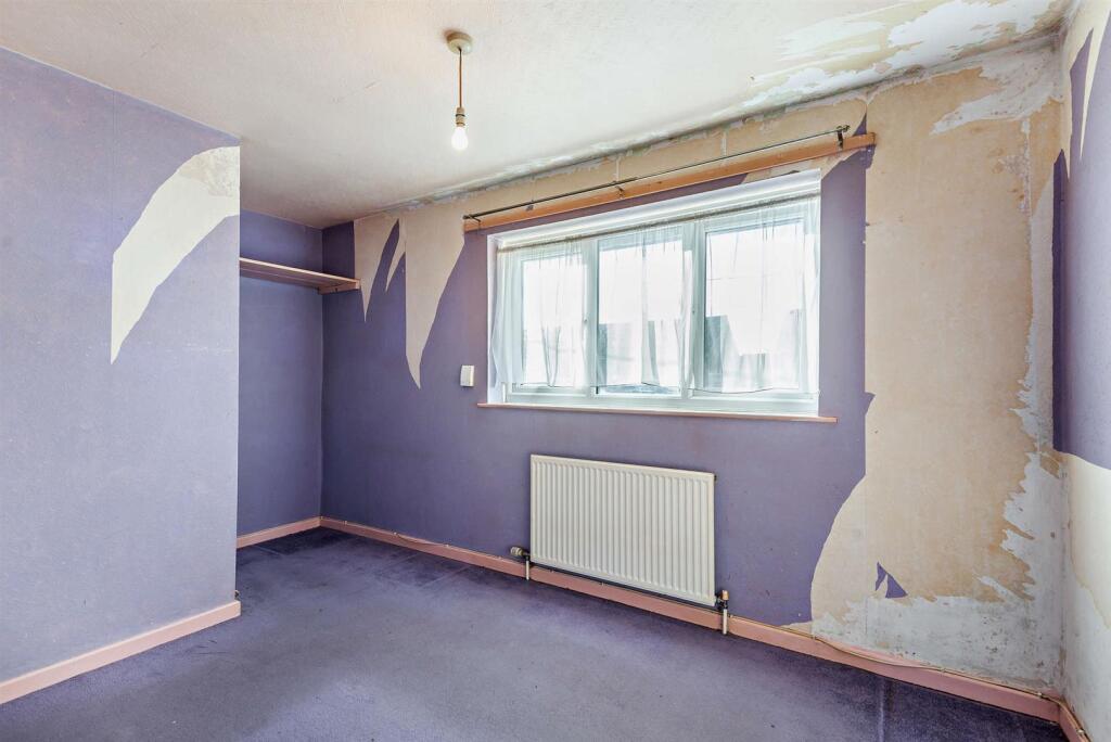 House in Swindon, Park South, South Swindon - More