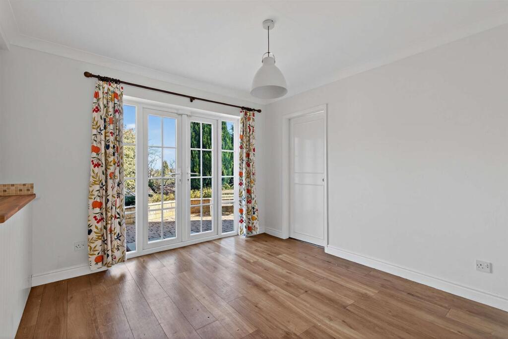 Hall Rise, Bramhope photo 4