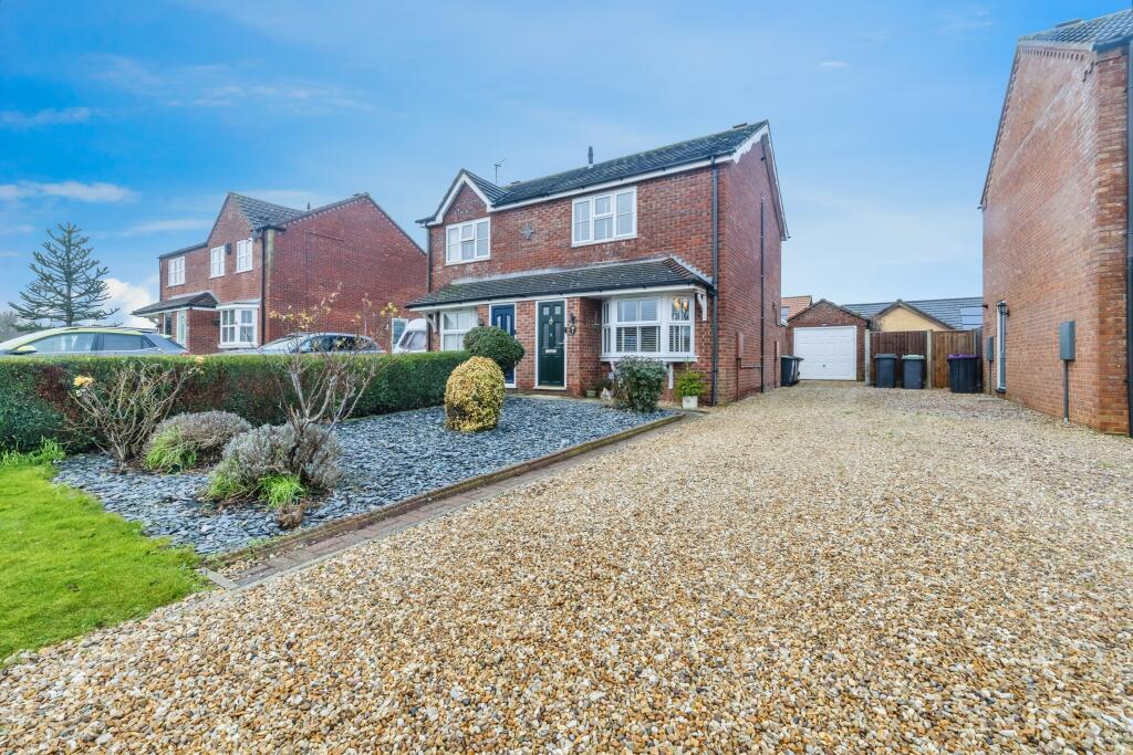 2-bed semi-detached on Doncaster Gardens, Navenby, Lincoln, LN5, £215,000