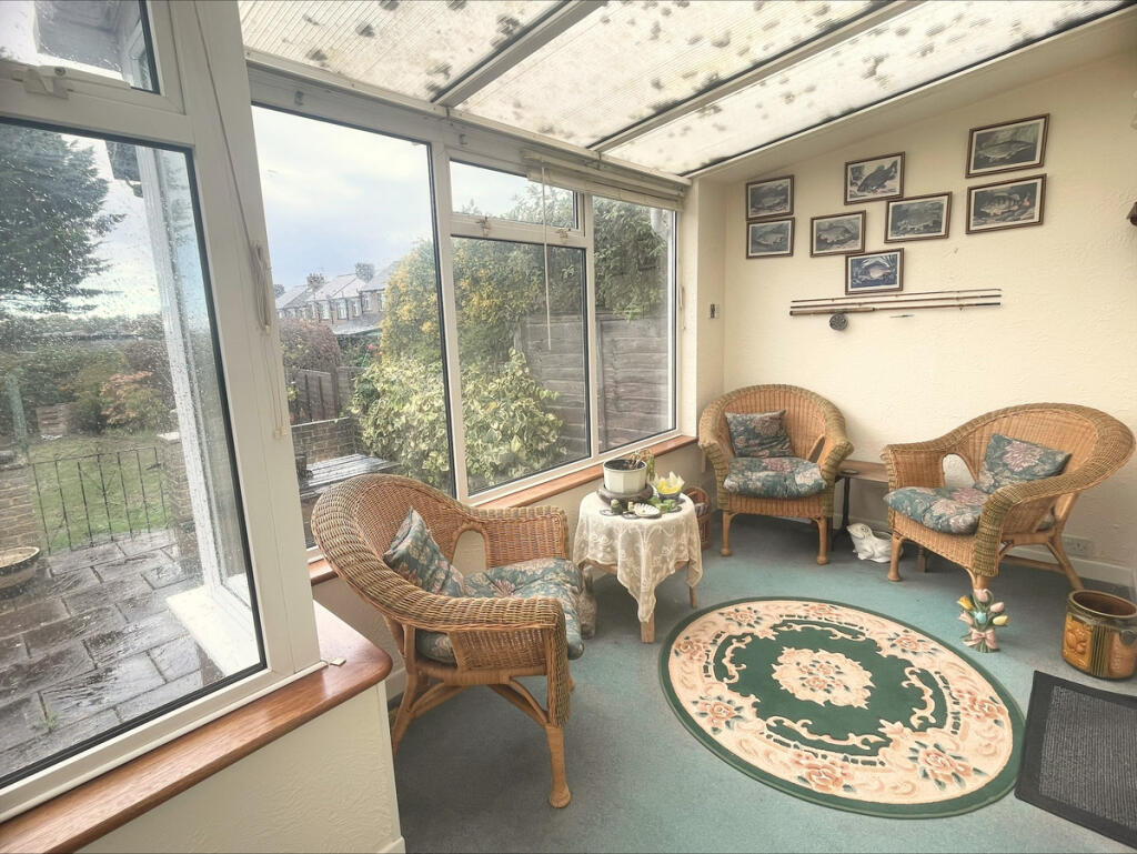 House in Gravesham, Kings Farm - More