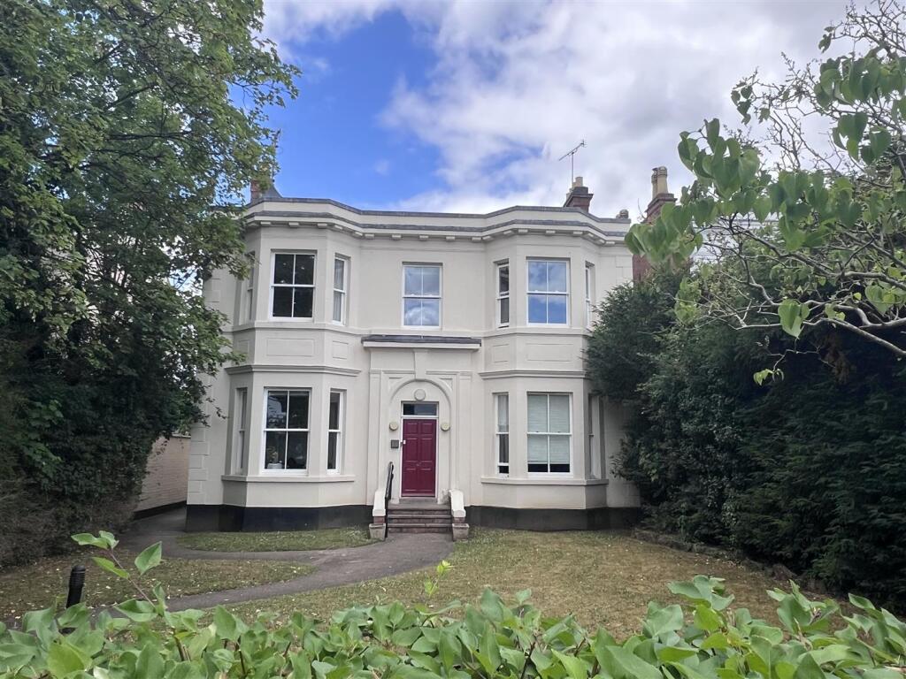 Main image of property: 43 Leam Terrace, Leamington Spa