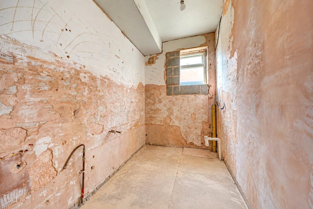 House in Malvern Hills, Hanley - More