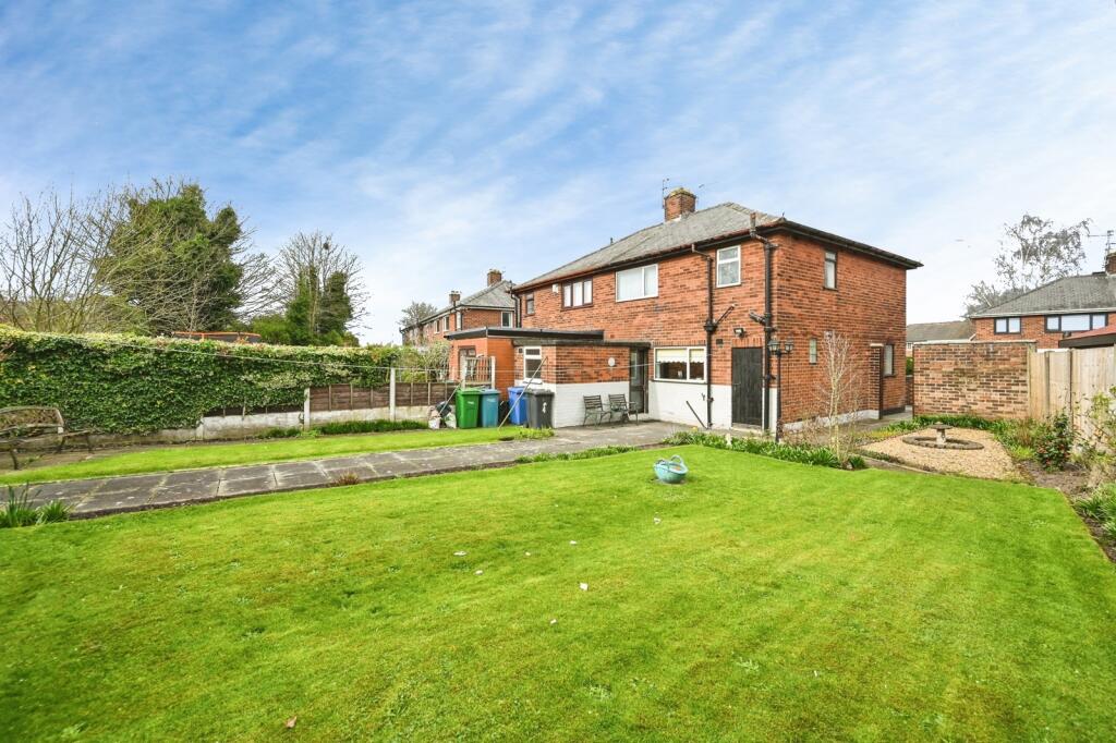 Clapgates Crescent, Cheshire, WA5 photo 2