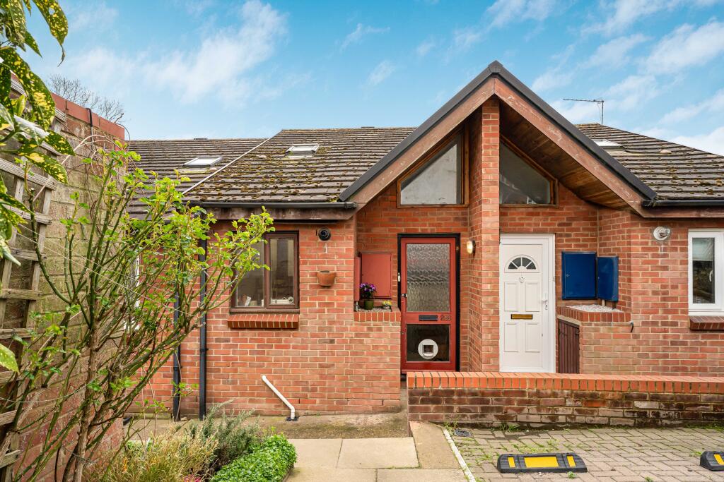 Main image of property: Riverside Road, St Albans, AL1
