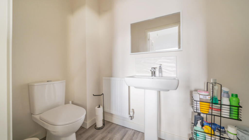 House in Hull - View 5
