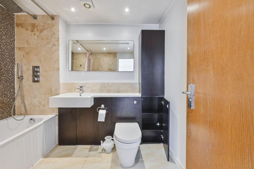 Apartment in London - More