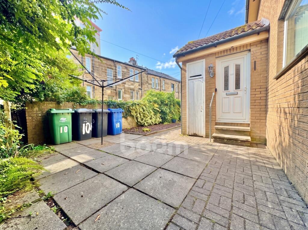 Apartment in Paisley, Renfrewshire - More