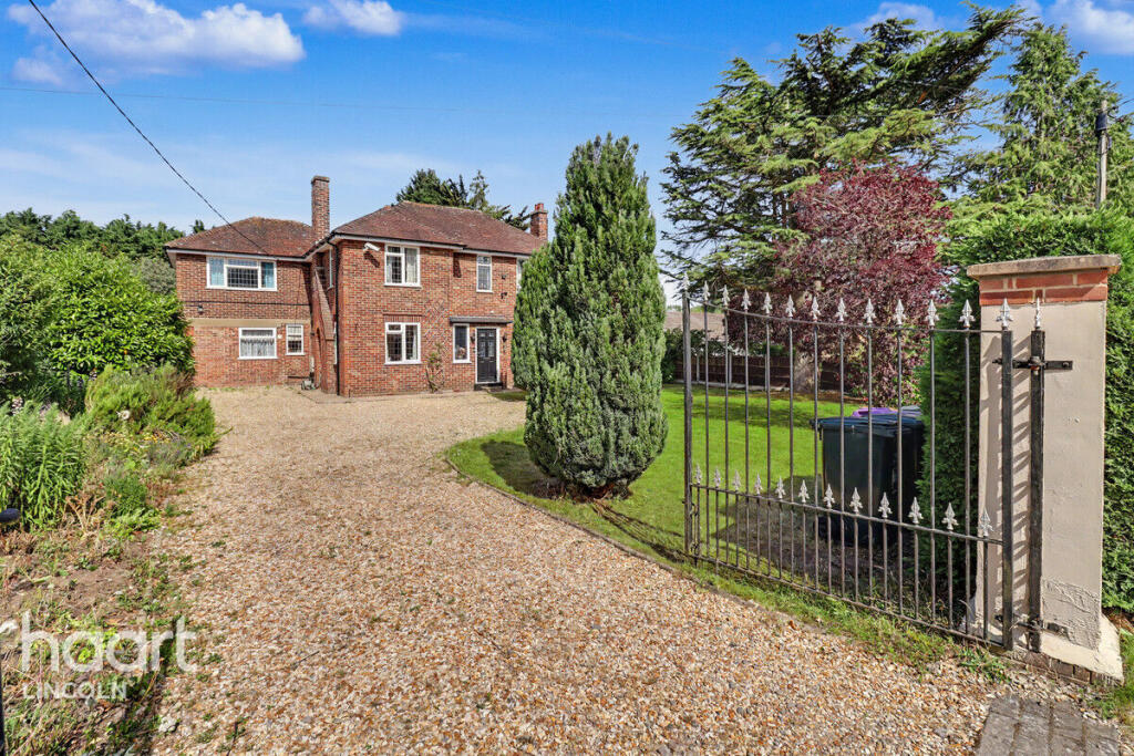 5-bed detached on Moor Lane, Roughton, Woodhall Spa, £450,000