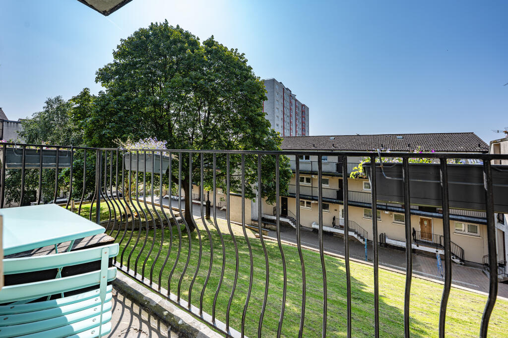 Apartment in Glasgow, Calton - More