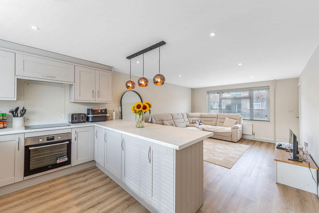 House in Weston-super-Mare, Oldmixon - More