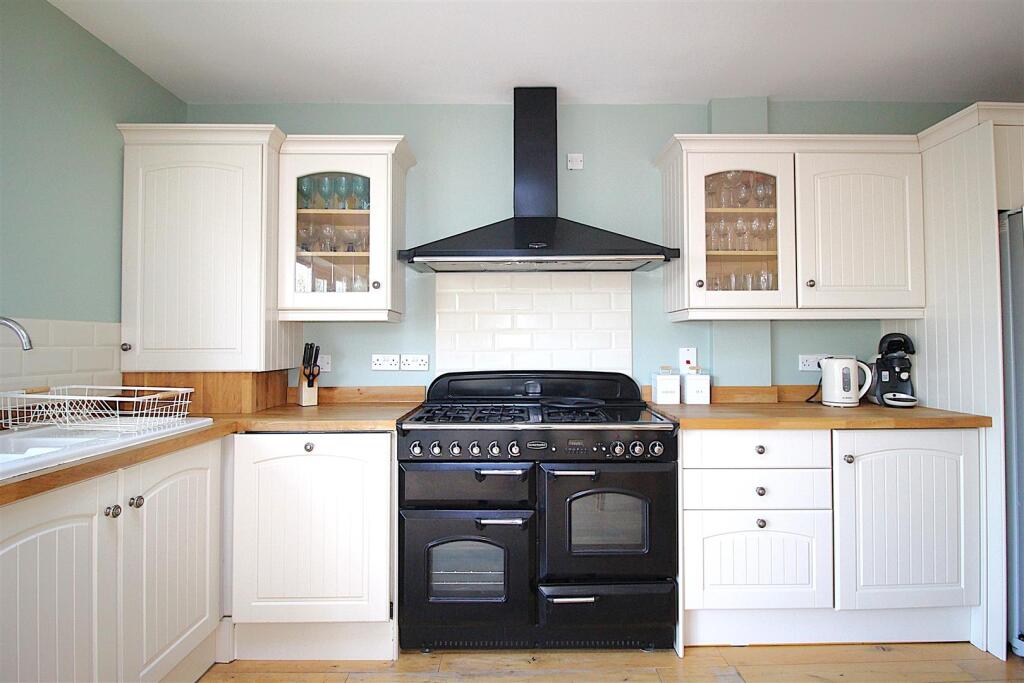 Waverley Road, Stoneleigh - More