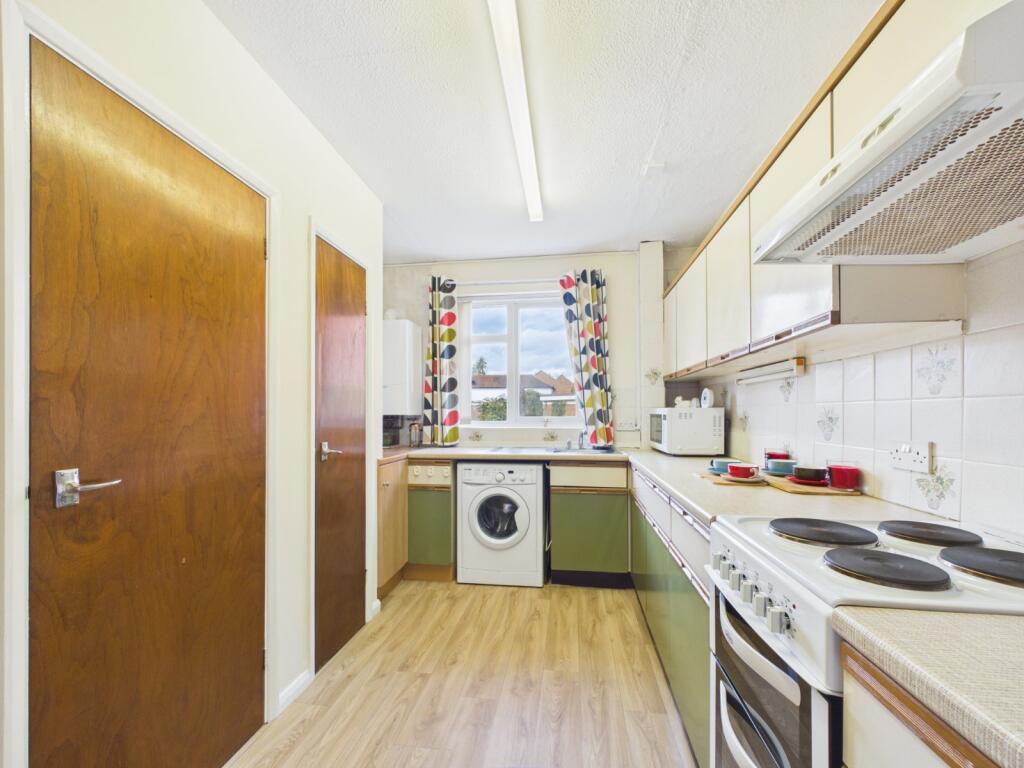 Apartment in Gloucester, Gloucestershire - View 5